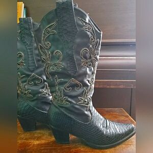 Beautiful Vintage Spring Cowgirl Boots💕🐎🤠